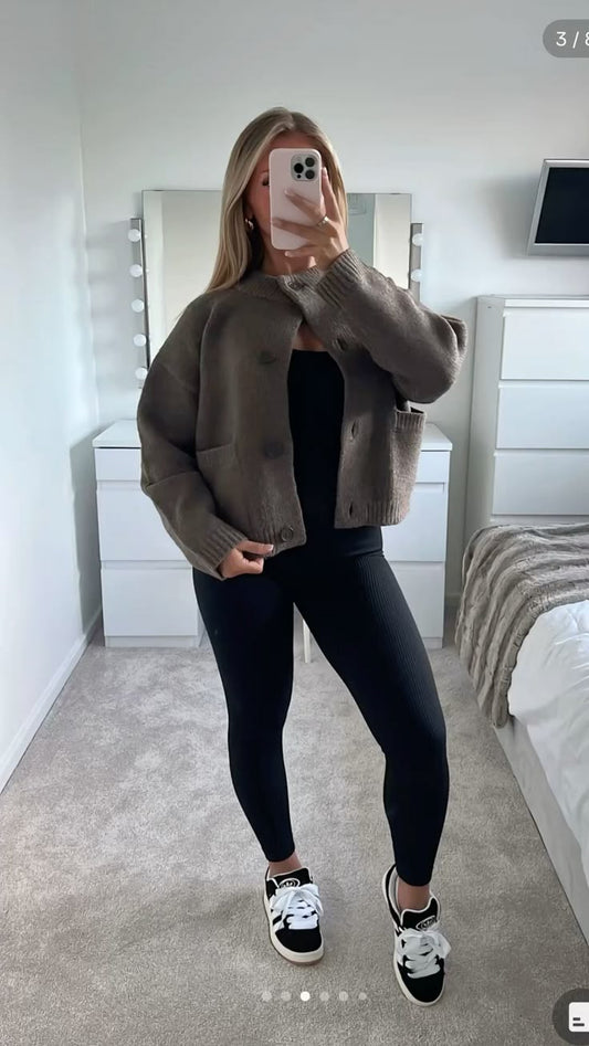 Auralie Comfy Cardigan – Ciepło z odrobiną elegancji