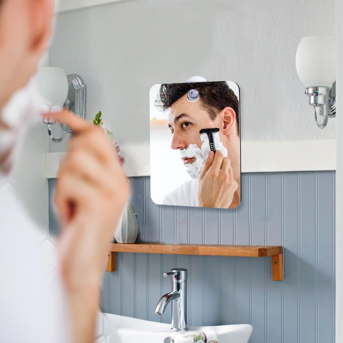 Anti-Fog Mirror – Always a Clear Reflection