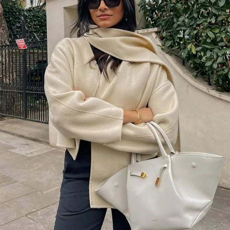 Noavé płaszcz otulający – niewymuszona elegancja i pełen komfort