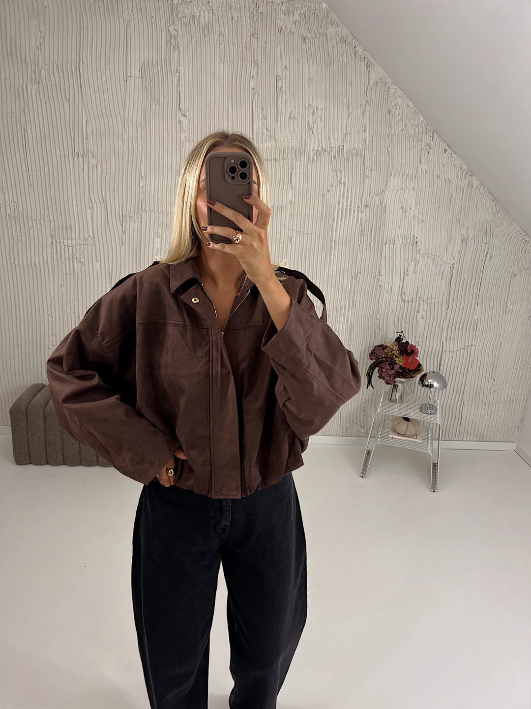 Mira Suede – Nowoczesna. Miękka. Ponadczasowa.