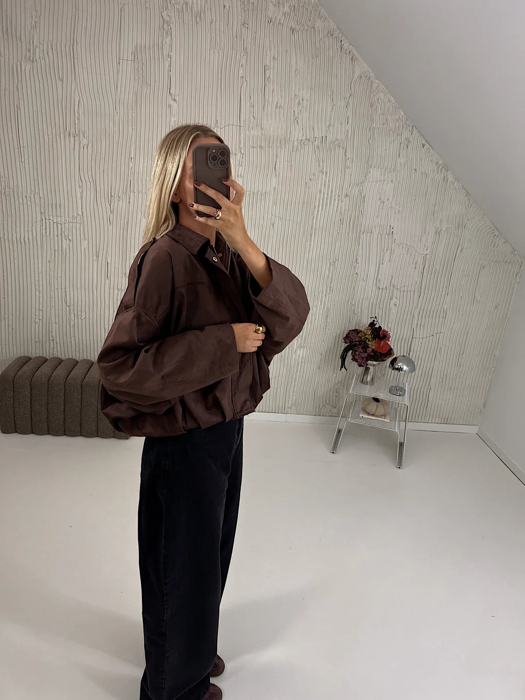 Mira Suede – Nowoczesna. Miękka. Ponadczasowa.